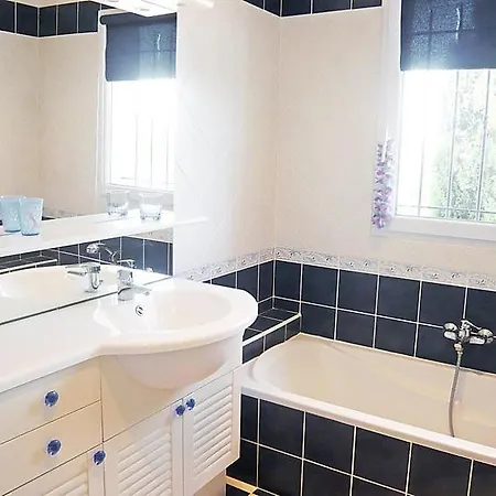 Saint-aygulf Sleeps 6 Pool Air Con Ferienhaus *